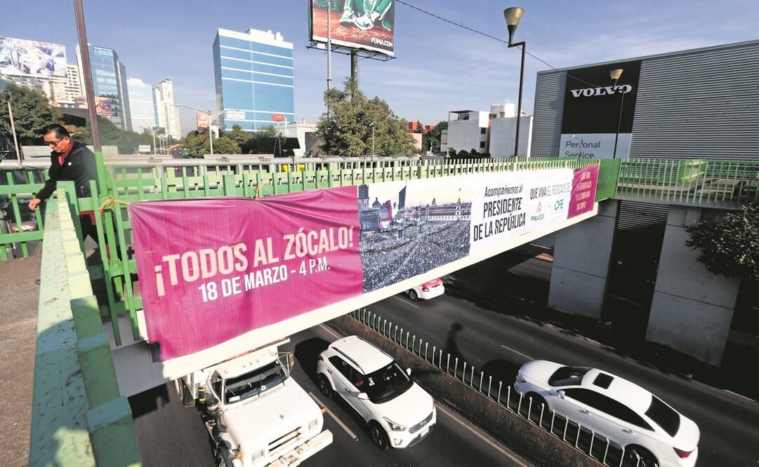 Una manta colocada sobre Río San Joaquín, a la altura de la colonia Granada, invita a la población a participar en la concentración del próximo 18 de marzo. Foto: Francisco Rodríguez / EL UNIVERSAL