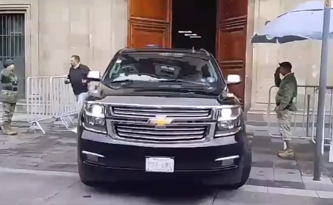 El Mandatario utiliza la Suburban negra en sus recorridos por el interior del país. Foto: captura de pantalla