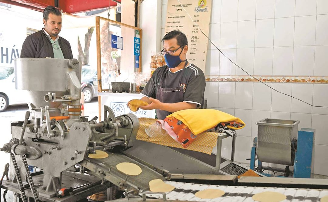Previsiones de economistas consideran que la inflación aún tiene margen para subir y cerrar el año en 9.05%. Foto: Alfredo Estrella/ AFP.