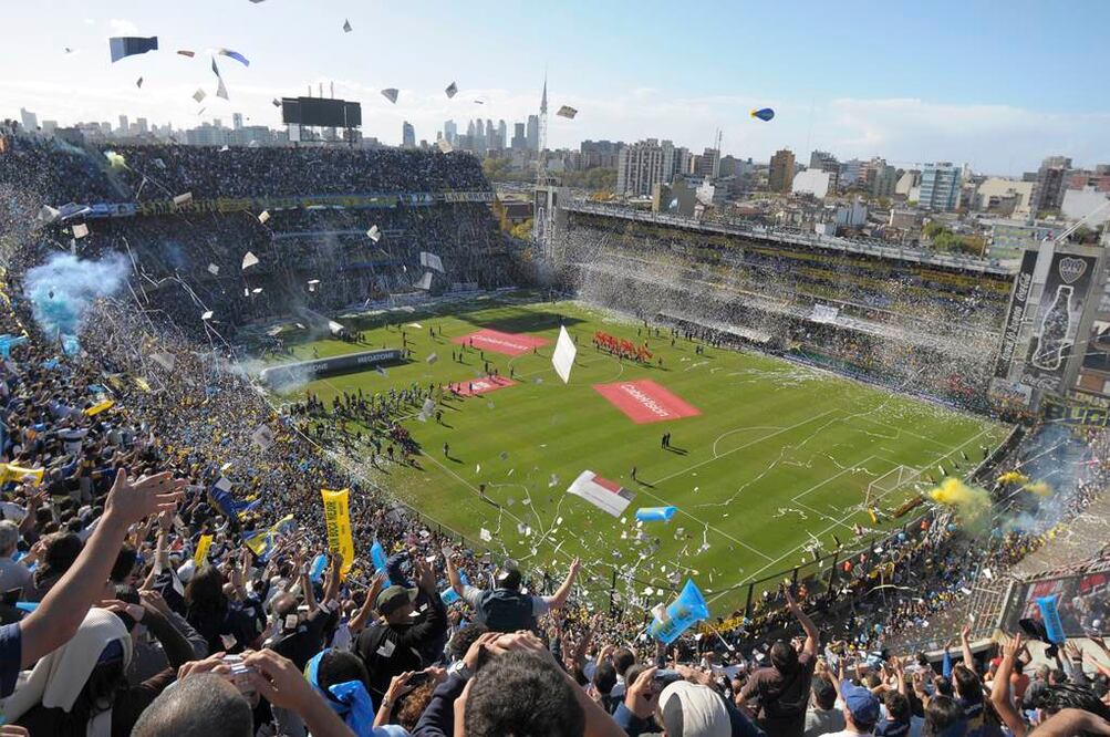 Escena en La Bombonera previa al clásico entre Boca y River el 4 de marzo del 2008 en Buenos Aires. Los jugadores argentinos en huelga amenazan con profundizar la crisis que paralizó el futbol si los clubes no se ponen al día con sus sueldos. (AP Photo)