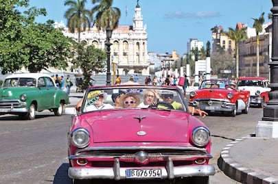 Cuba empieza a cerrar hoteles y reubicar turistas ante desabasto de combustible; diseña plan para reducir consumo energético