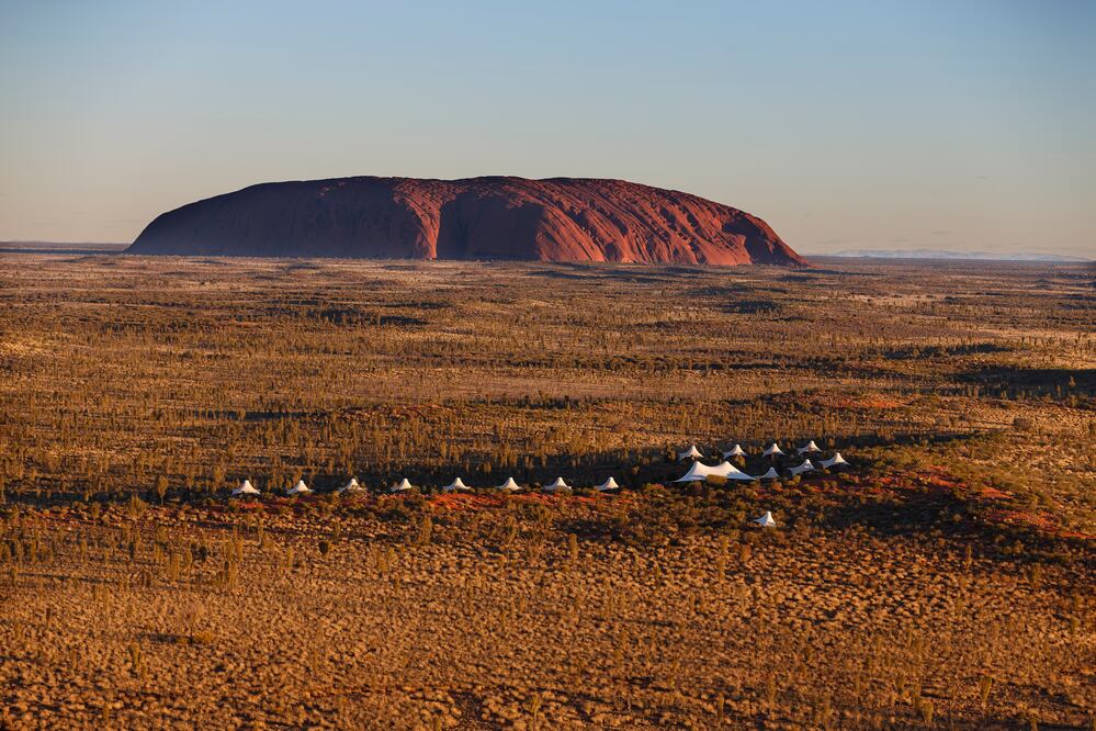 Esta formación rocosa conocida como Uluru es una de las más grandes del mundo y es sagrada para un pueblo aborígen australiano. (Foto: Ayers Rock Resort)