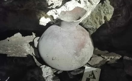 Hallan vasijas y cajete mayas dentro de una cueva en Quintana Roo