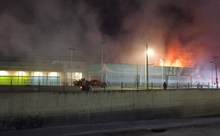 Incendio destruye Bodega Aurrerá en Coahuila; Protección Civil reporta perdida total de la tienda