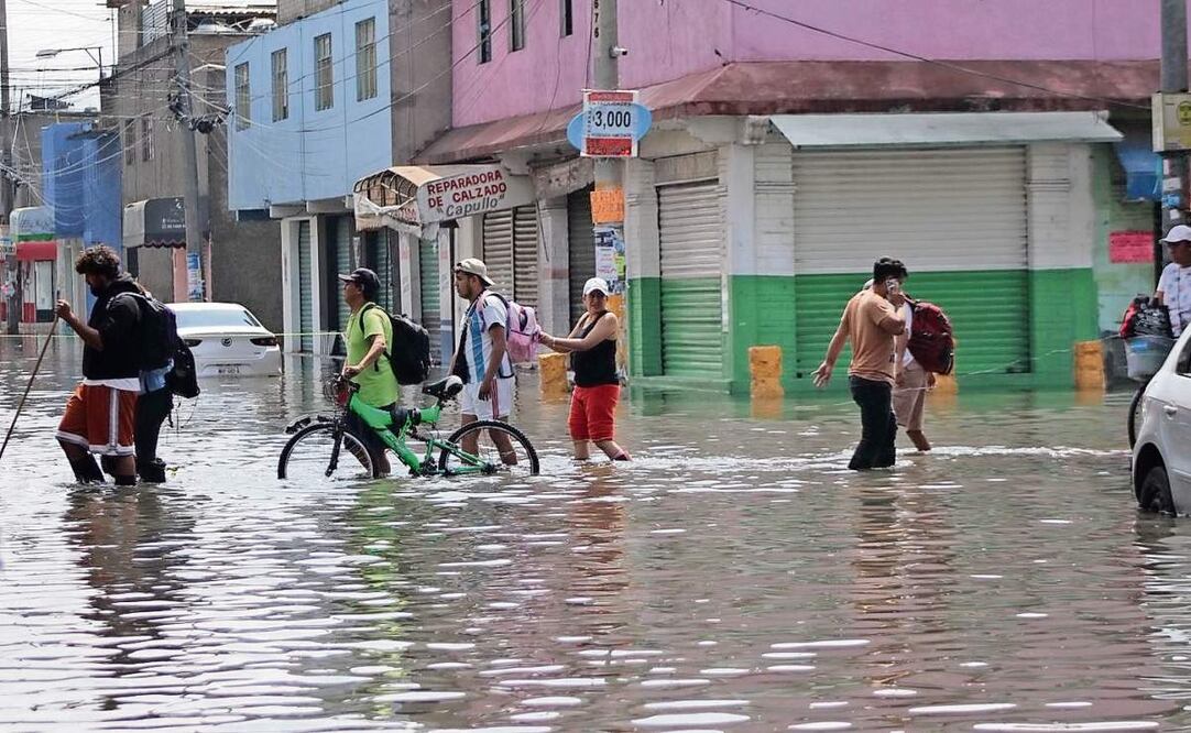 En tres horas cayó el equivalente a un mes de agua en Neza, por lo que 14 colonias se anegaron. Foto: Emilio Fernández / EL UNIVERSAL