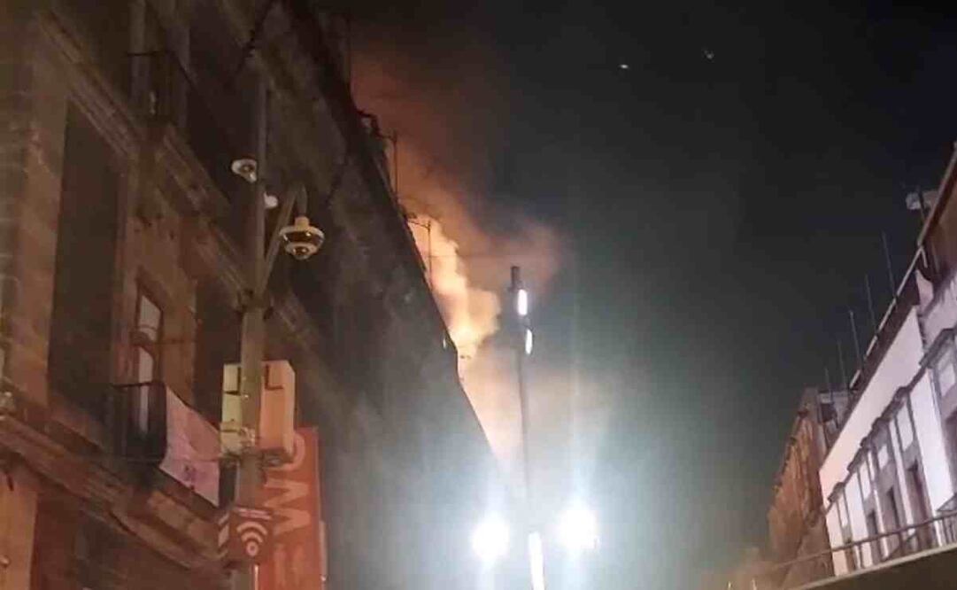 Incendio en plaza La Argentina. Foto: Captura de video
