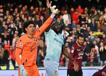 Memo Ochoa fue clave en el empate del Salernitana contra el Inter; en Italia se rinden ante él