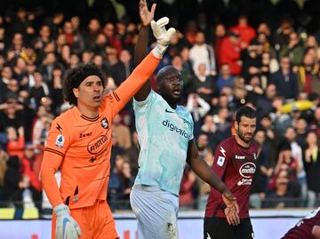 Memo Ochoa fue clave en el empate del Salernitana contra el Inter; en Italia se rinden ante él