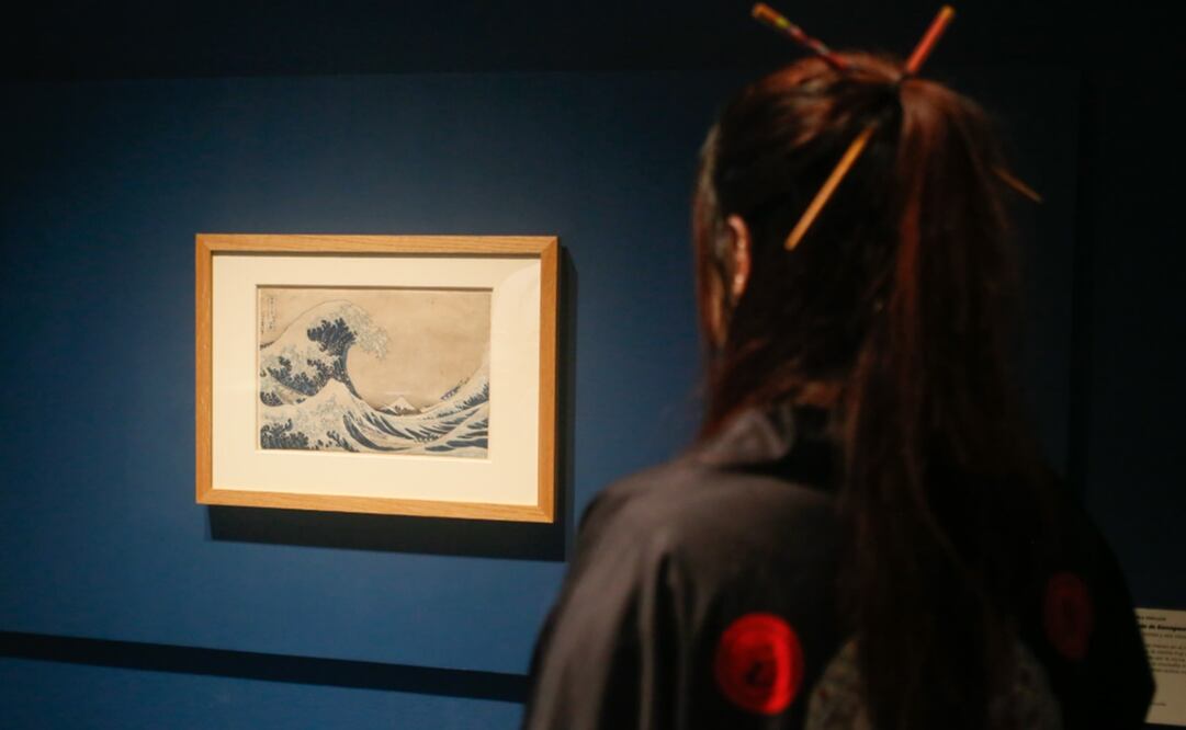La gran ola de Kanagawa, de Katsushika Hokusai, es una de las estrellas de la exposición. Foto: Darío Luna/EL UNIVERSAL.