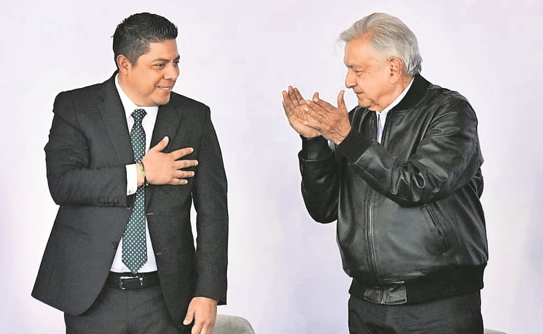 El presidente López Obrador y el gobernador de San Luis Potosí, Ricar-do Gallardo, acudieron a la planta de BMW Group. Foto: ESPECIAL