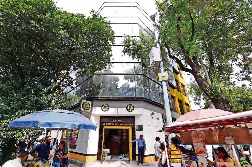 El dinero público que cada año tienen los partidos locales para desarrollar sus actividades principalmente se orienta al pago de nómina, renta de inmuebles, telefonía celular, combustible y, pago de multas en materia electoral (LUIS CORTÉS. EL UNIVERSAL)