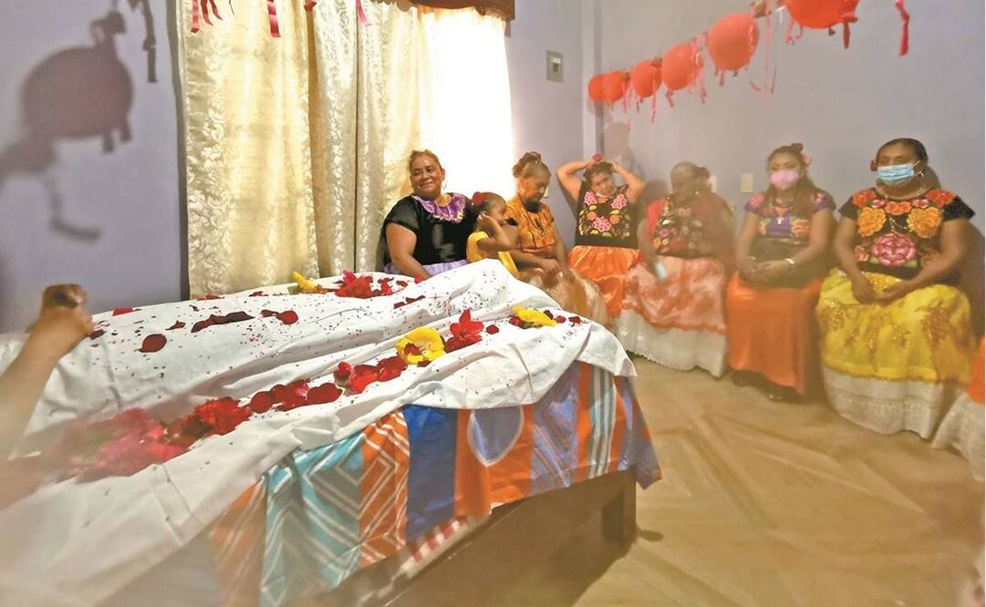 Hasta hace 20 años, en los raptos matrimoniales en Juchitán sólo participaban mujeres mayores de edad, preparadas física y mentalmente para casarse. Hoy, la mayoría son menores, aunque participan jóvenes de más de 18 años. Fotos: ROSELIA CHACA