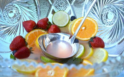 Ponche de frutos rojos con vino rosado