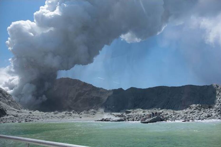Las impactantes imágenes de la erupción del volcán de Nueva Zelanda