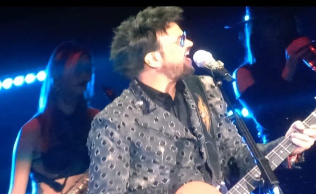 Aleks Syntek interpretó 33 canciones en su concierto en el Auditorio Nacional, donde celebró 35 años de trayectoria. Foto Especial