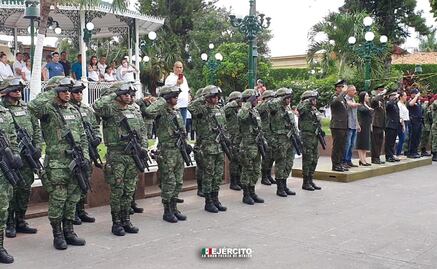 Ejército realiza desfile por el 145 aniversario de la fundación de Aguililla, Michoacán