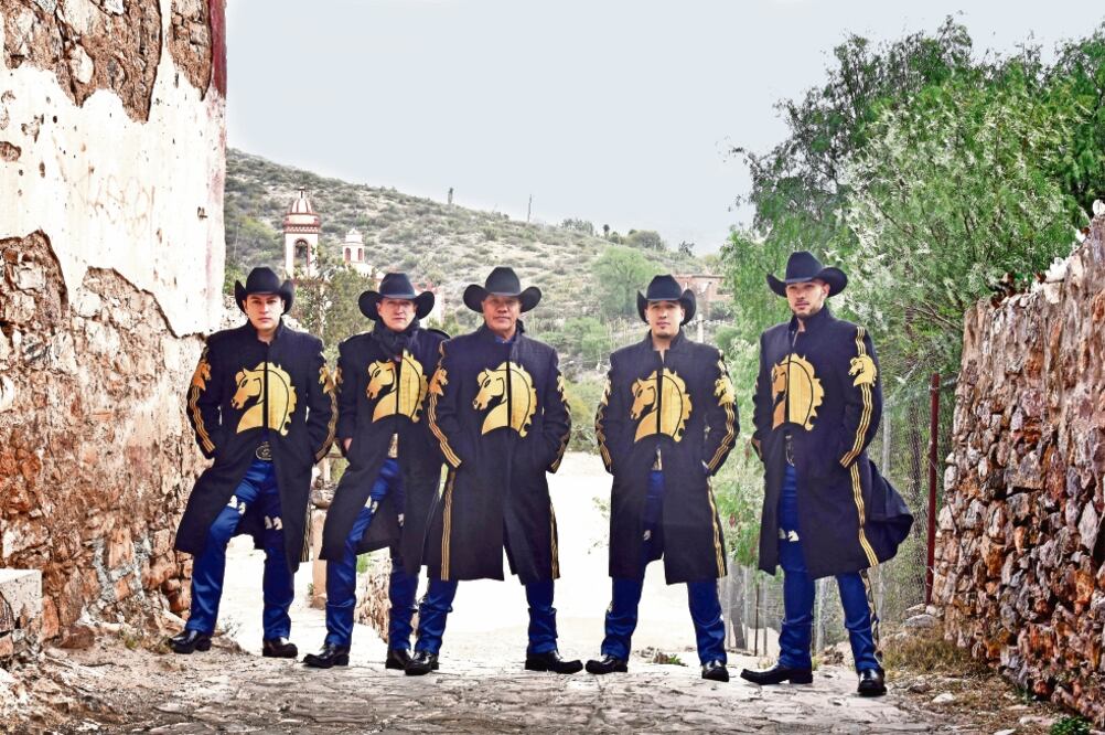 Al grupo integrado por Javier Cantú, Ramiro Delgado y Lupe Esparza se unieron René y José, hijos del vocalista, a quienes llama sus “potrillos”.