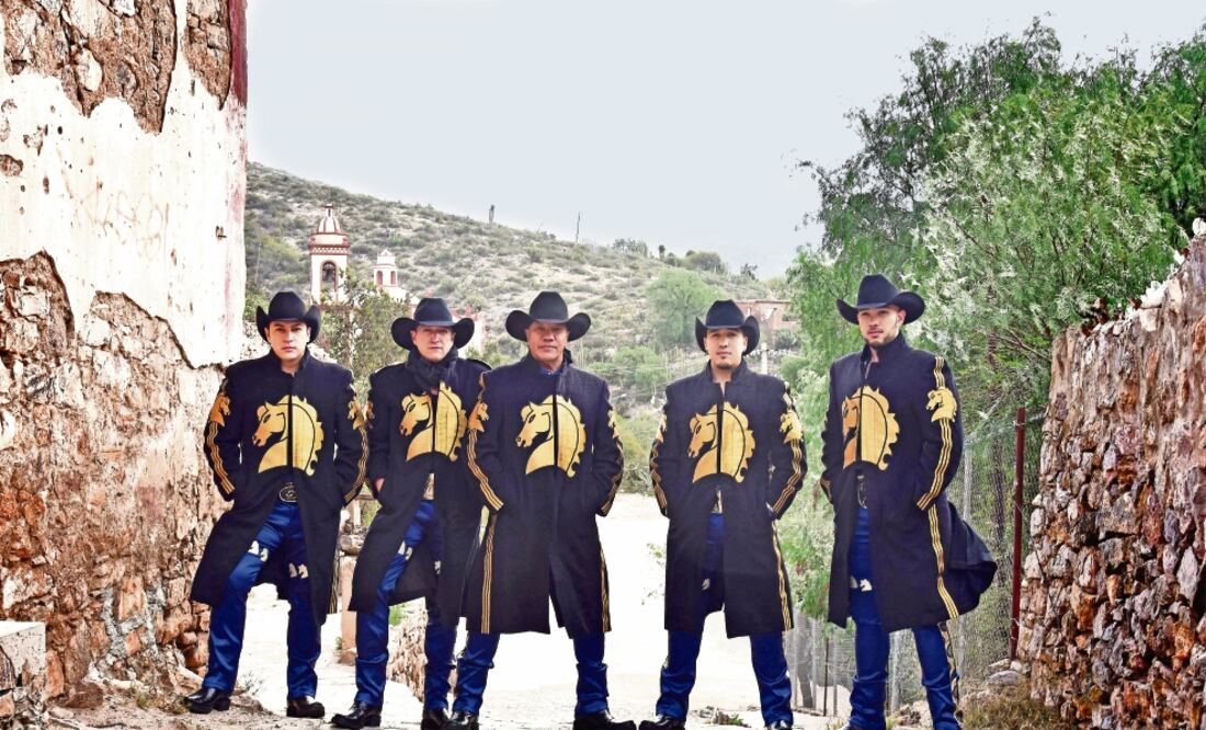 Al grupo integrado por Javier Cantú, Ramiro Delgado y Lupe Esparza se unieron René y José, hijos del vocalista, a quienes llama sus “potrillos”.