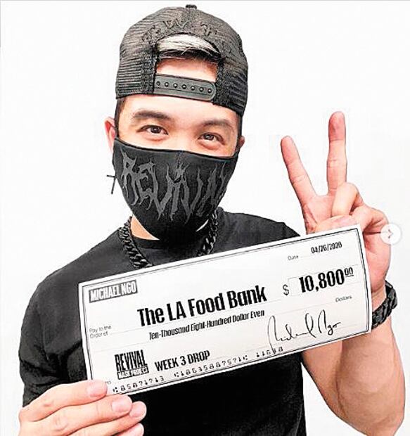 Hacen cubrebocas altruistas