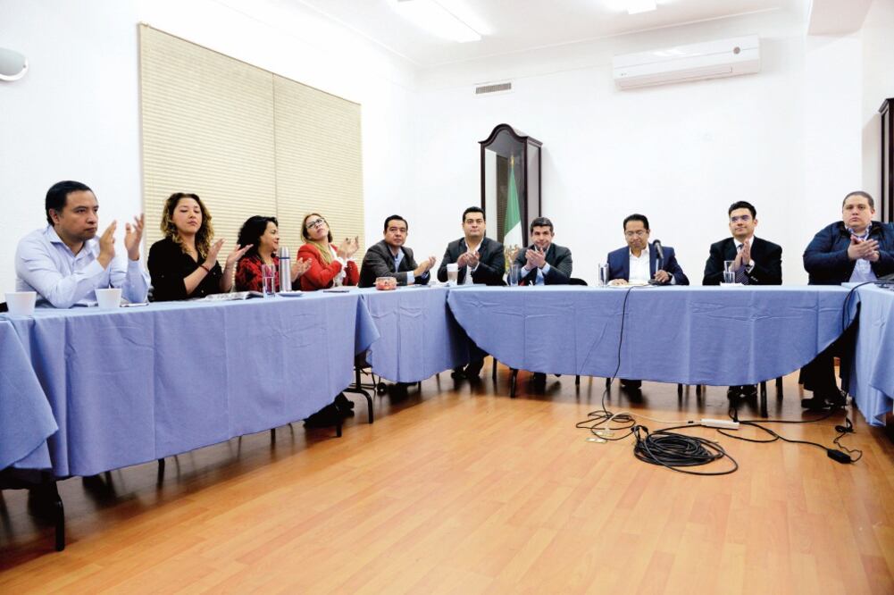 Se espera que este miércoles el PAN defina las propuestas para las tres alcaldías y 11 diputaciones locales de mayoría relativa que le tocan en el Frente (ESPECIAL)