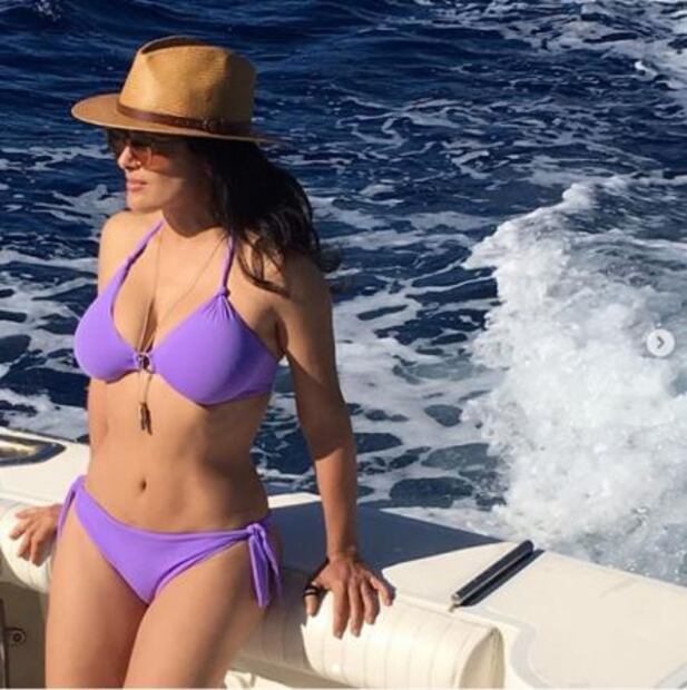 Salma Hayek y Ninel Conde presumen curvas en bikini