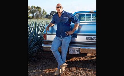 "La Roca" visita Jalisco; expande su negocio tequilero y abre segunda destilería