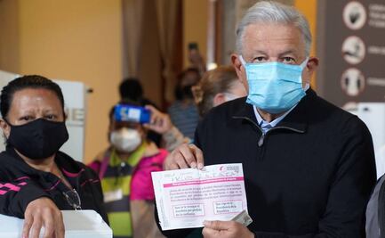 Como lo anunció, AMLO escribe “¡Viva Zapata!” en boleta de revocación de mandato