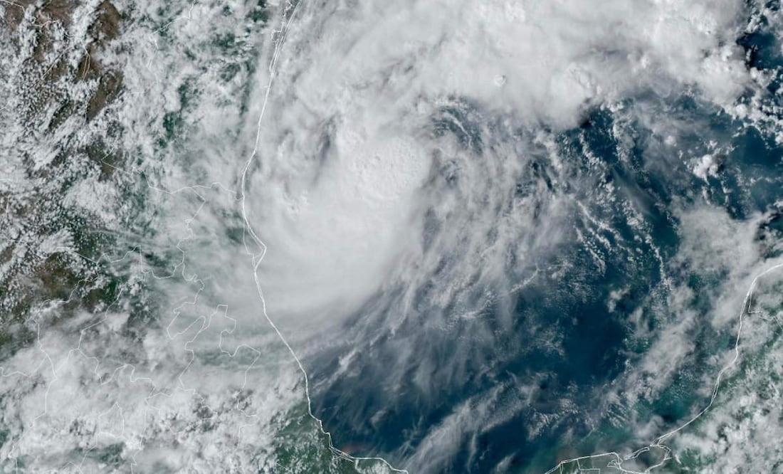 El gobernador de Florida, Ron DeSantis, declaró estado de emergencia en 35 condados debido a la tormenta tropical Milton, que podría convertirse en un huracán de categoría 3 o mayor al acercarse a la costa oeste del estado. Foto: AP