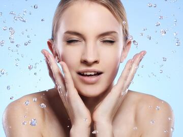 Para qué sirve aplicar agua mineral en la cara