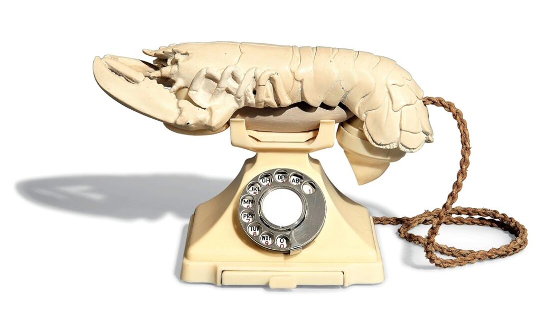 Imagen facilitada por el Ministerio de Cultura británico de uno de uno de los "Teléfono Langosta" de Salvador Salí. Foto: EFE