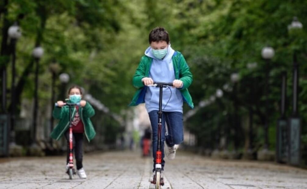 Coronavirus. Con ganas de correr y sin miedo, niños empiezan a salir en España tras cuarentena