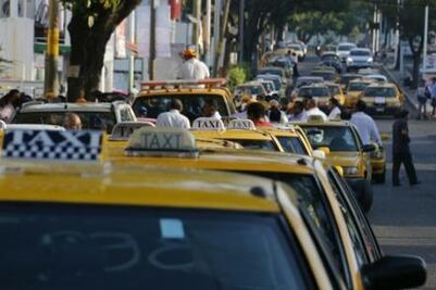 AMLO instruye a Luisa María Alcalde hablar con el gobernador de SLP para atender caso de violencia entre taxistas 