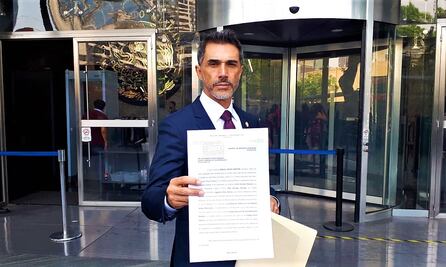 Mayer presenta denuncia ante acusaciones de corrupción