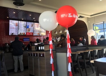 Aguantan frío de hasta -2 grados por apertura de cafetería en Coahuila