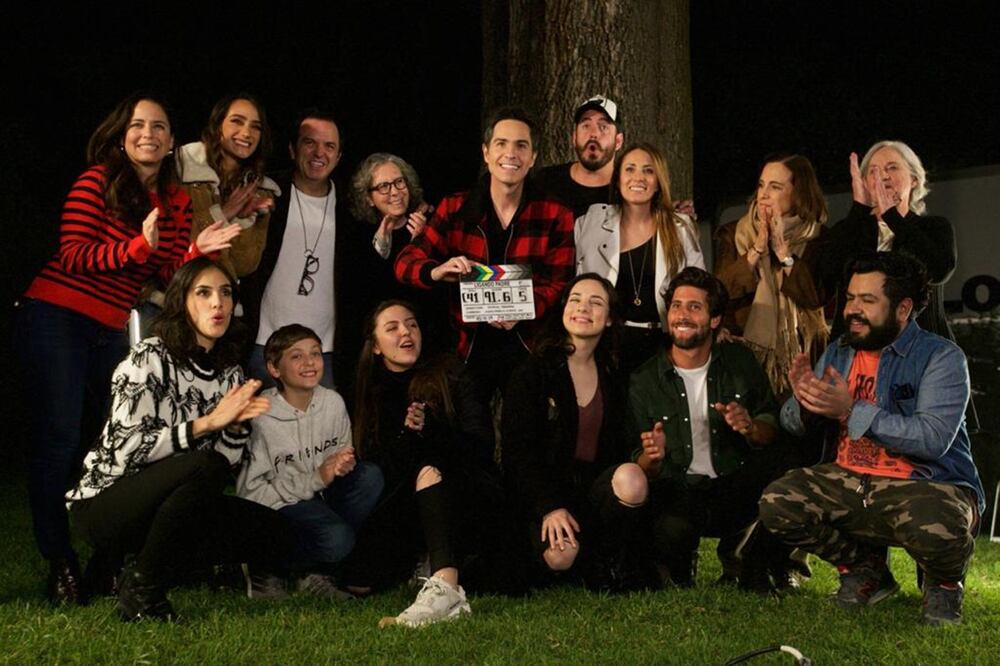 Mauricio Ochmann, Ana Claudia Talancón, Sandra Echeverría, entre otros dieron inicio a la filmación de "Ligando Padre". Foto: Germán Espinosa 