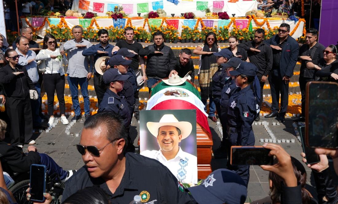 Entre indignación y reclamos despiden a Carlos Manzo, alcalde de Uruapan asesinado durante festival. Foto: AP/Archivo