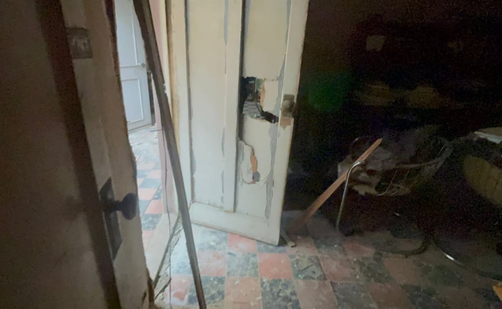 Vecinos de la calle Río Ebro denuncian destrozos y saqueos tras operativo policial en la alcaldía Cuauhtémoc.
Foto: Juan Carlos Williams