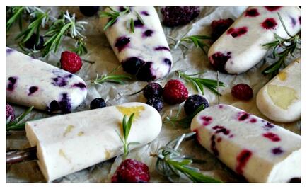 Paletas de queso crema y fruta