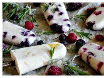 Paletas de queso crema y fruta