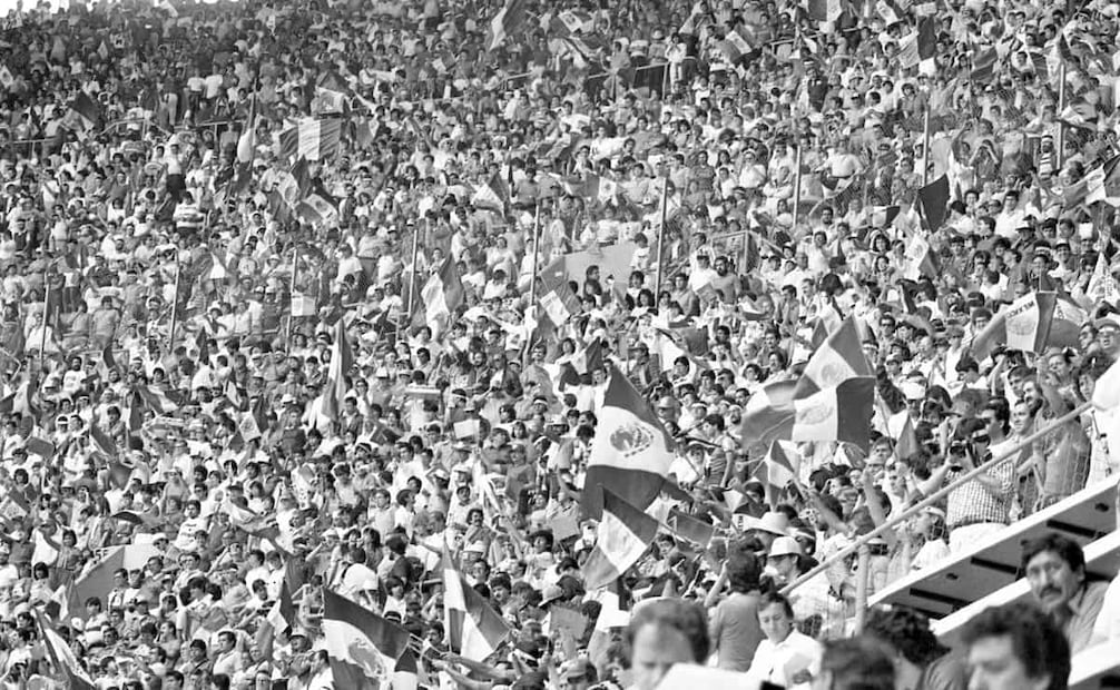 Al menos 114 mil aficionados asistieron ese 15 de junio al Estadio Azteca. El encuentro México vs. Bulgaria fue considerado el mejor partido de la selección nacional durante el mundial de 1986. Foto: Archivo EL UNIVERSAL.