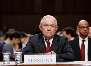 Nunca hablé con ningún ruso para influir en las elecciones: Jeff Sessions
