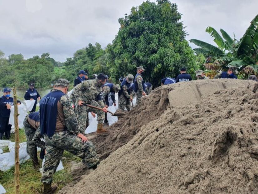 Marina evacúa a 472 habitantes de Centla, afectados por lluvias e inundaciones en Tabasco