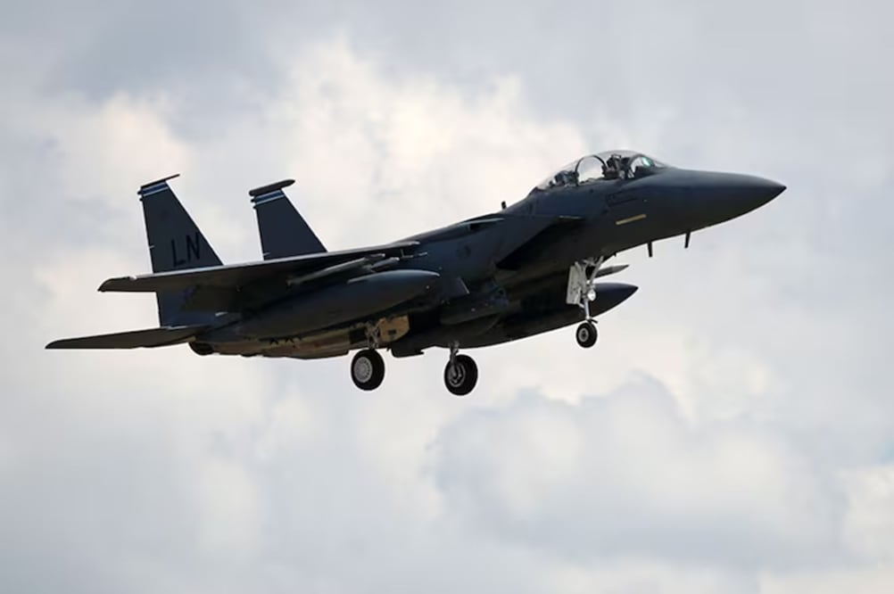 Un avión F-15 de la Fuerza Aérea de Estados Unidos, como el que fue derribado en Irán. FOTO: AFP