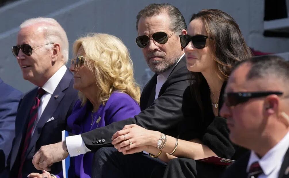 El presidente Joe Biden asiste a la ceremonia de graduación de su nieta Maisy Biden con la primera dama Jill Biden y los niños Hunter Biden y Ashley Biden en la Universidad de Pensilvania en Filadelfia. Foto: AP