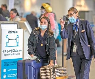 Viajeros de negocios confían en aerolíneas, pero no en pasajeros