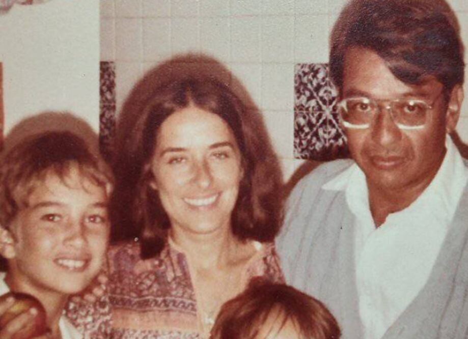 El escritor José Agustín y su familia. Foto: Vía Fcebook José Agustín Ramírez.