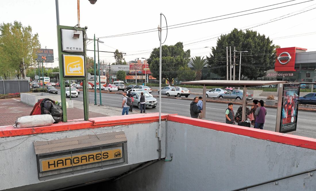 Metro, Protección Civil y Pemex realizaron pruebas para garantizar que ya no hay peligro en las estaciones Terminal Aérea, Hangares y Pantitlán. ARCHIVO EL UNIVERSAL
