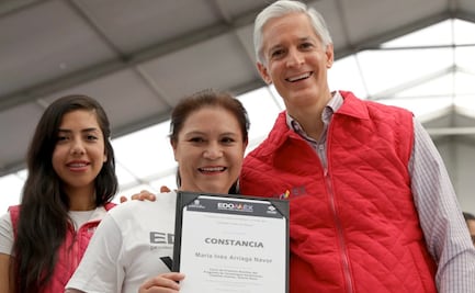 Del Mazo entrega 5 mil 500 tarjetas rosas en Tlalnepantla