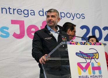 Mauricio Tabe entrega apoyos económicos a jefas de familia en Miguel Hidalgo; recibirán 15 mil pesos distribuidos en tres ministraciones