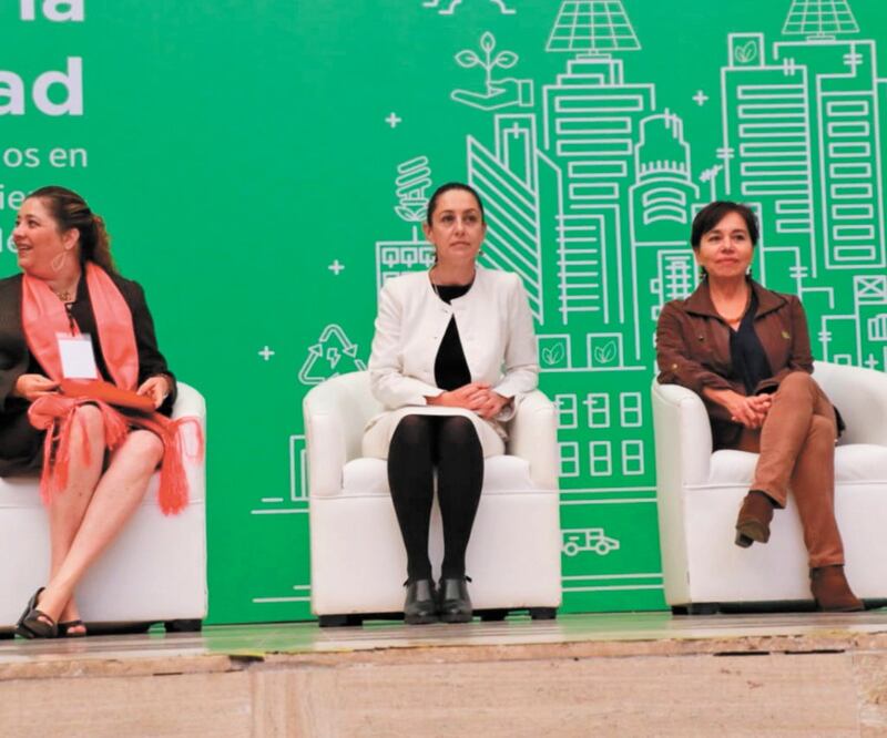 Claudia Sheinbaum (centro), jefa de Gobierno, inauguró el seminario Desafíos de las Ciudades para la Sustentabilidad, del Programa de Estudios Avanzados en Desarrollo Sustentable y Medio Ambiente LEAD-México. ESPECIAL